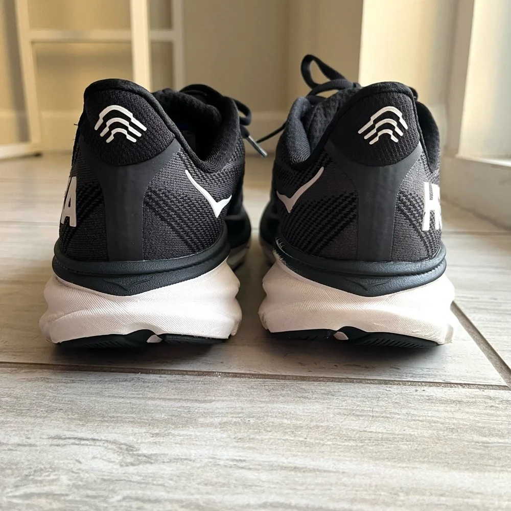 Hoka Clifton 9 - size 8.5 - Picture 4 of 7